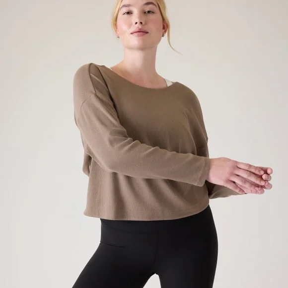 Athleta presence twist sweatshirt - Picture 3 of 5